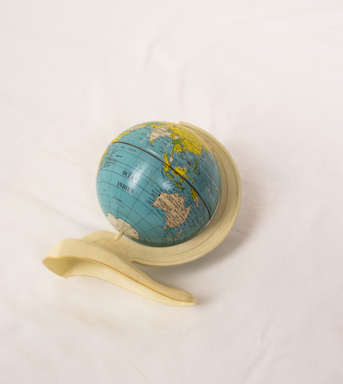 Bola del món amb peu de plàstic