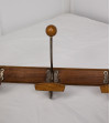 Porte-manteau avec crochets en bois et en métal