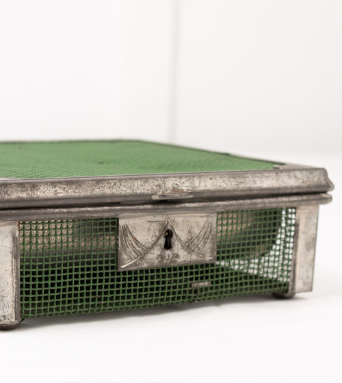 Caja antigua para monedas