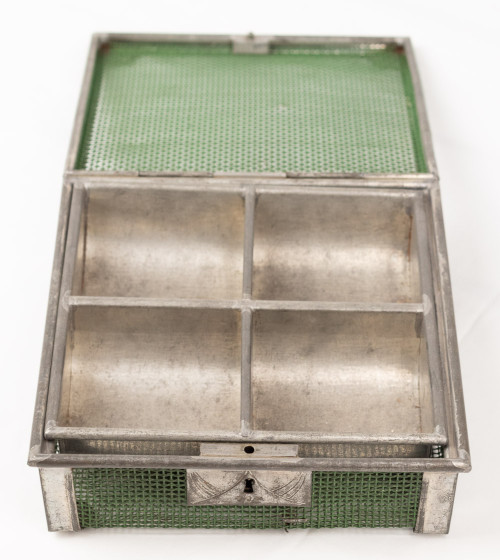 Caja antigua para monedas