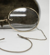 Gafas con montura dorada