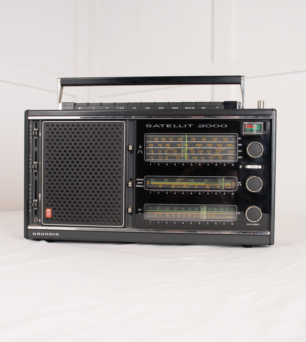 GRUNDIG Satellite 2000 Radio