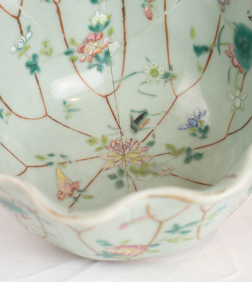 Ancient Chinese celadon (18 cm Ø)