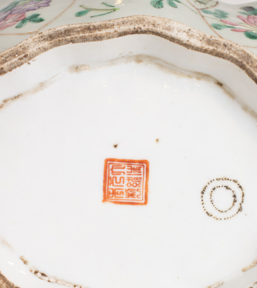 Antiguo celadon chino (28 x 22 x 7.4cm.)