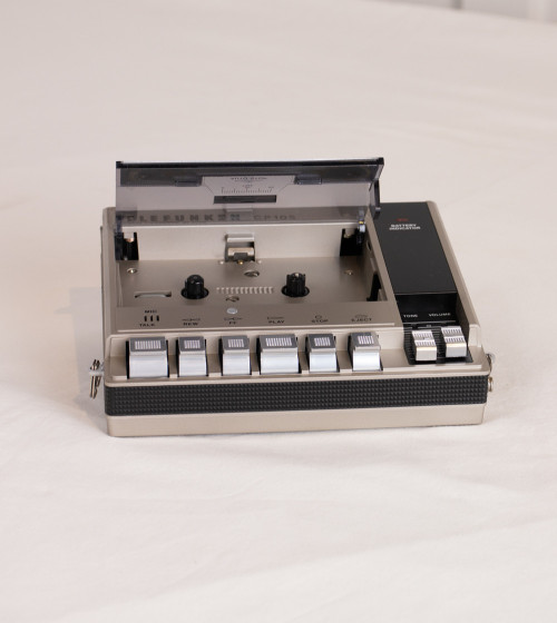 TELEFUNKEN CP105 cassette player without headphones