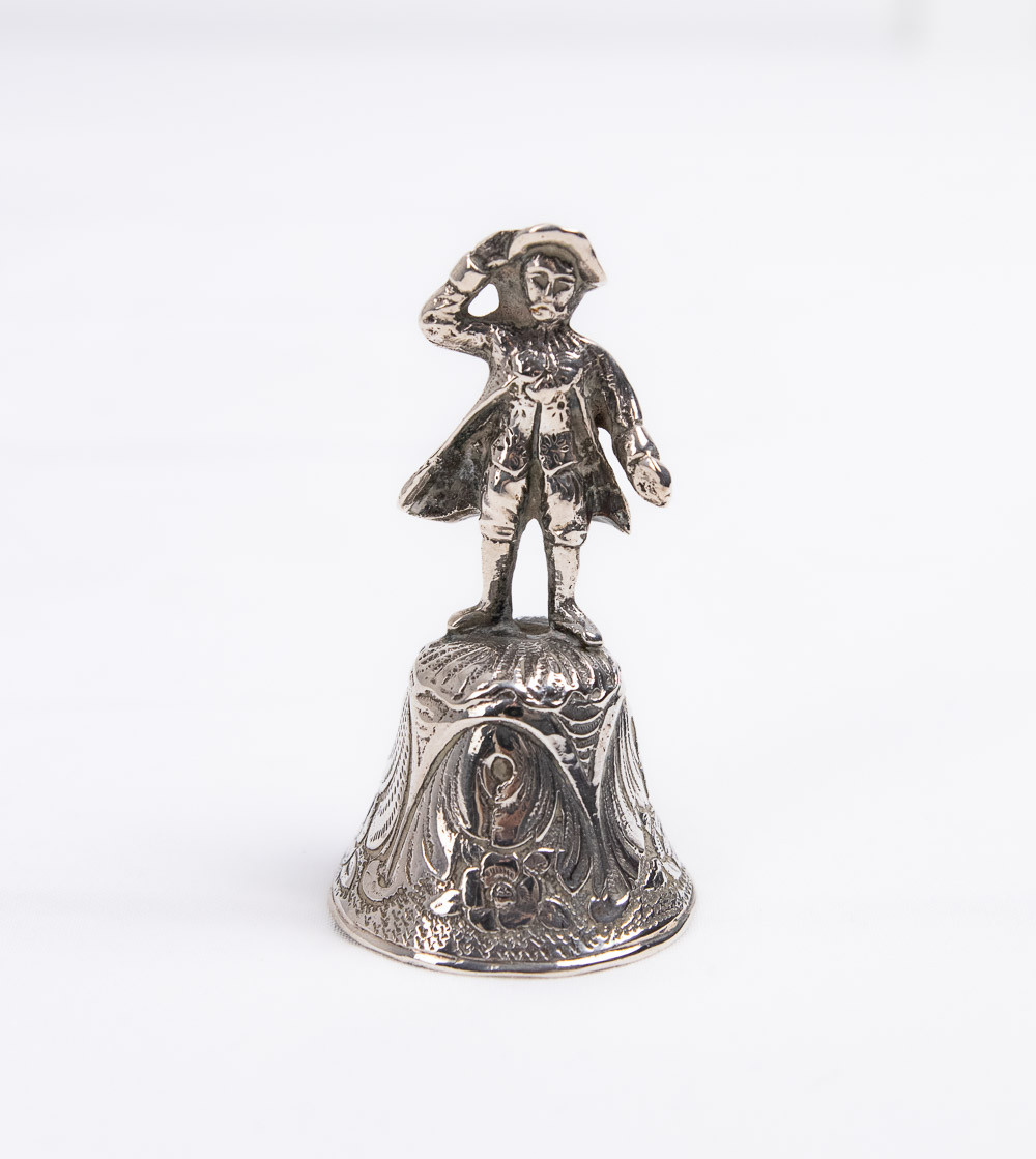 Campana pequeña de plata Campana pequeña de plata