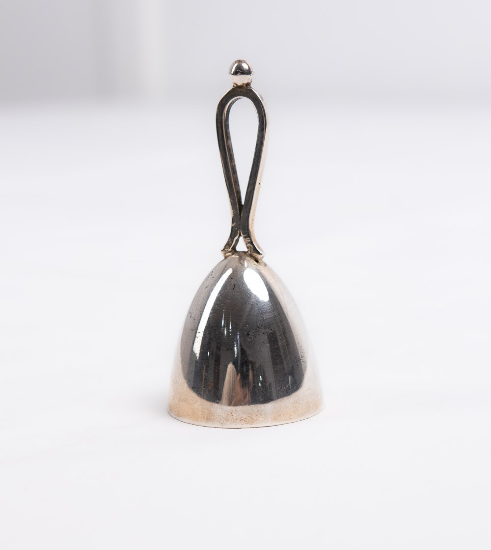 Cloche de service en argent