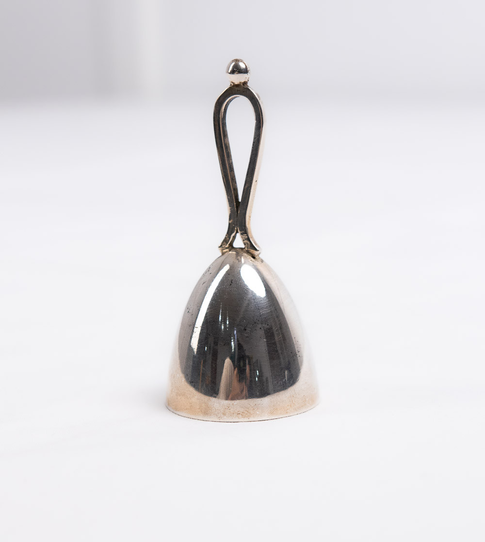 Cloche de service en argent