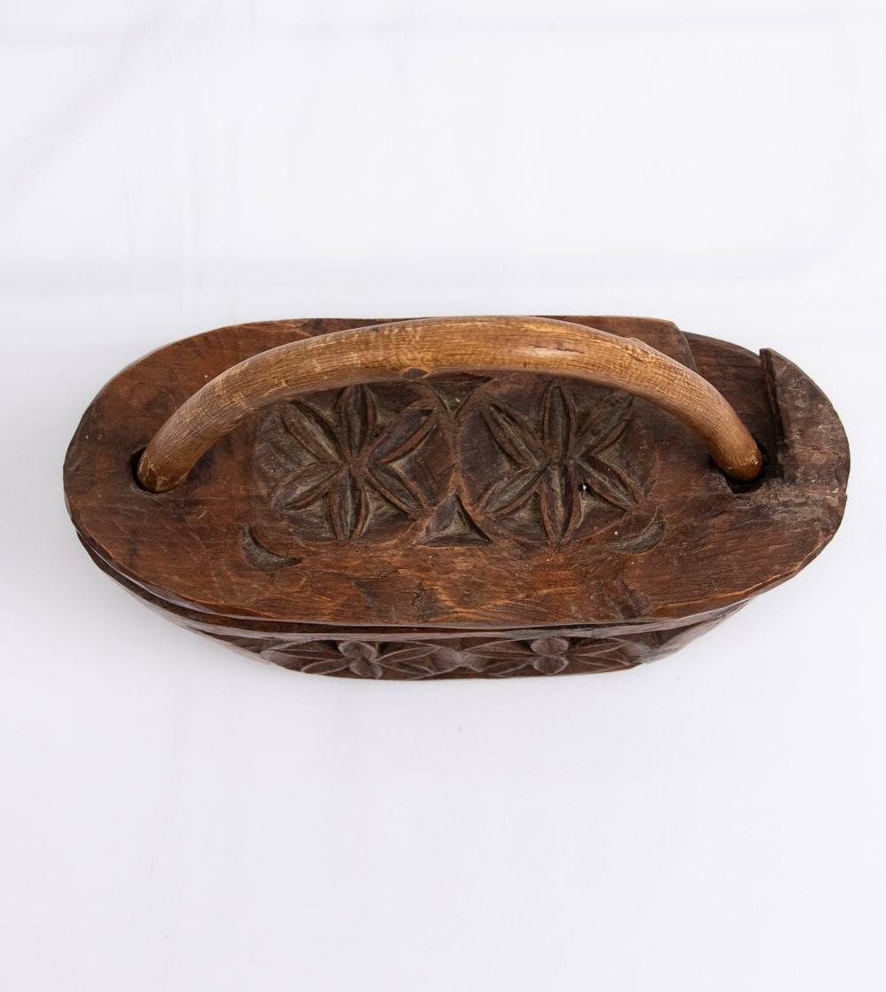 Salera de madera con estampado de flores