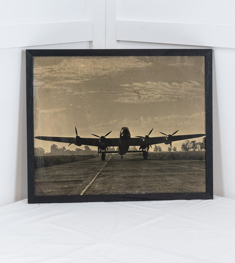 Fotografía de gran formato de un avión LANCASTER despegando